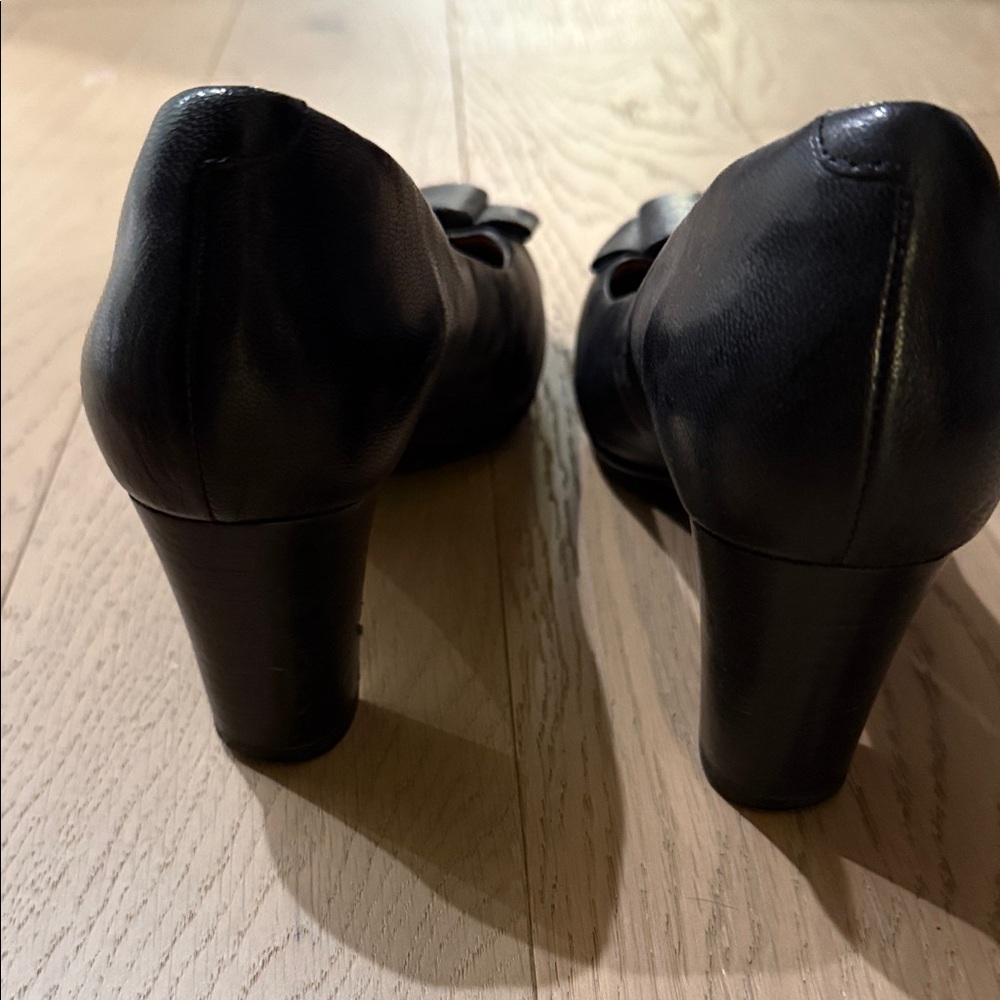 Clarks Pumps - Elegant Black Leather - Picture 2 of 5